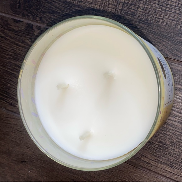 Limoncello & Unicorn Sprinkles Bath & Body Works 3 Wick Candle - Picture 3 of 7
